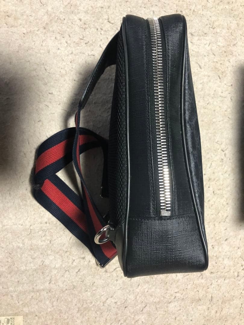 ア*ズ様 GUCCI ボディバッグ ブラック レザー GGパターン