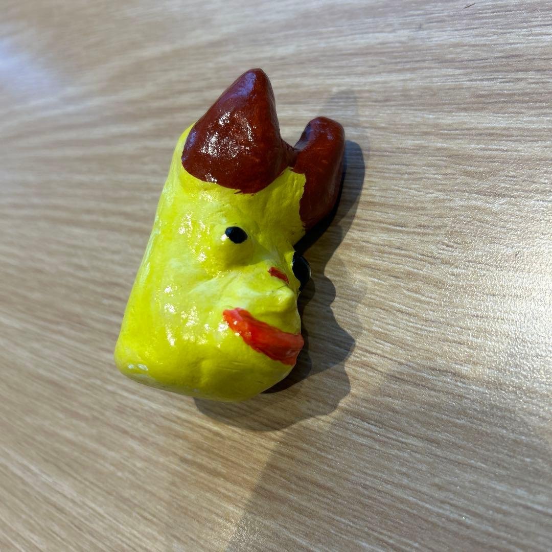 黄色の顔型小物入れ