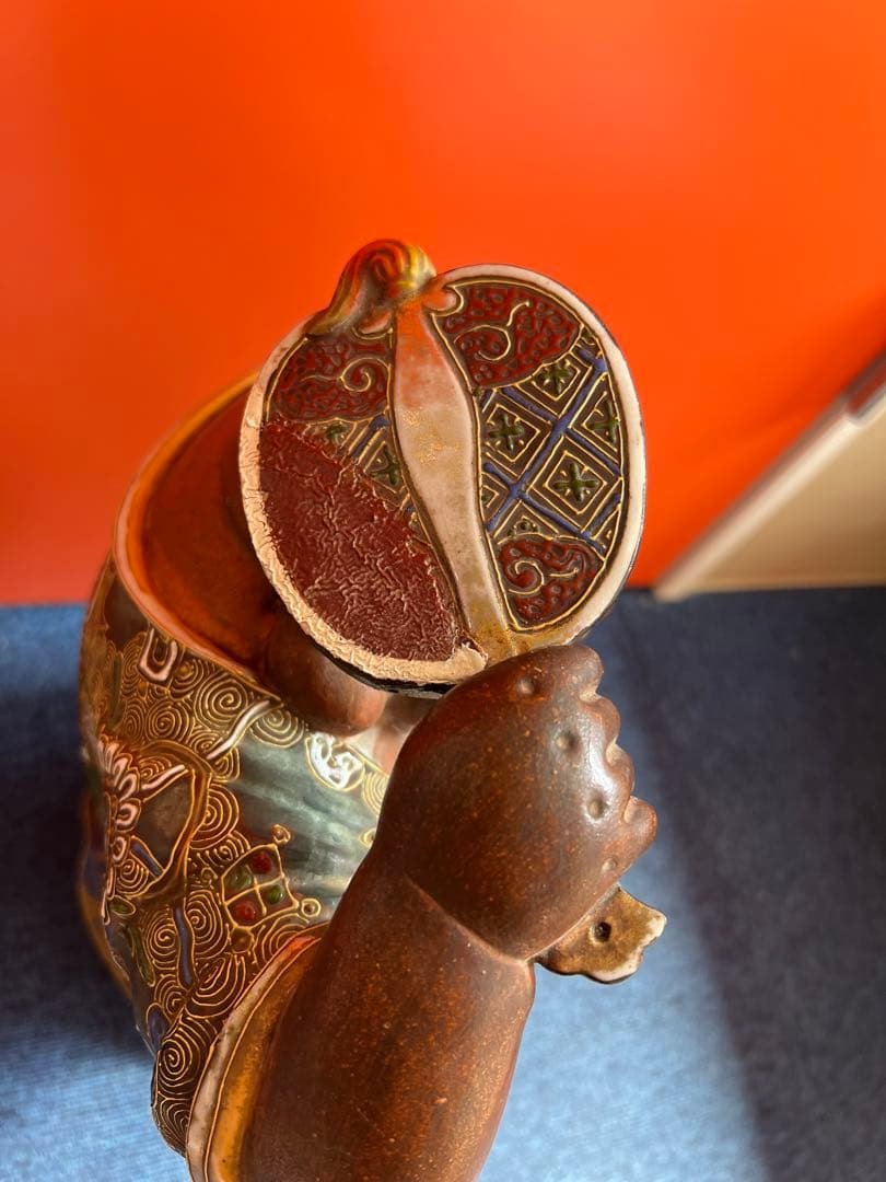 1281 九谷焼　布袋　錦絵柄模様　縁起物　置物　骨董