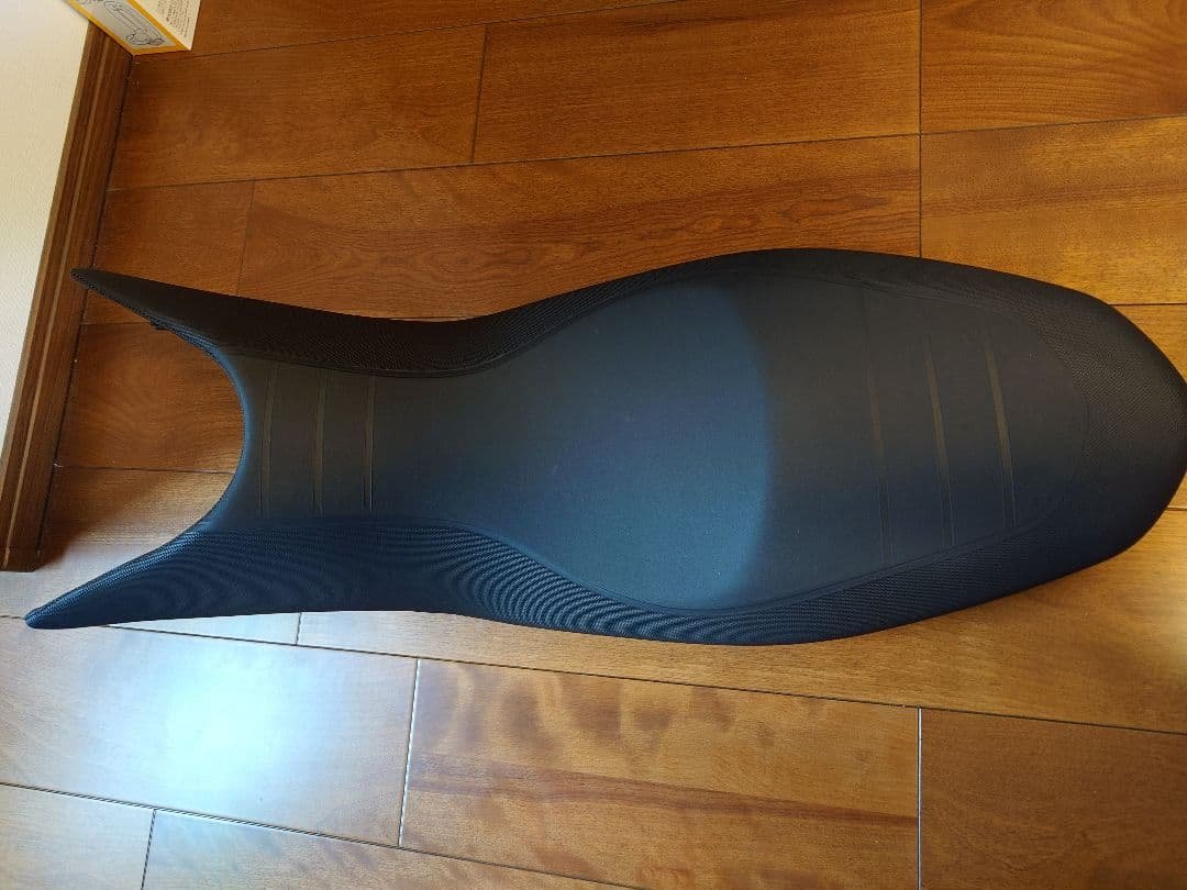 ドゥカティ　ハイパーモタード 939、821 本国ハイシート