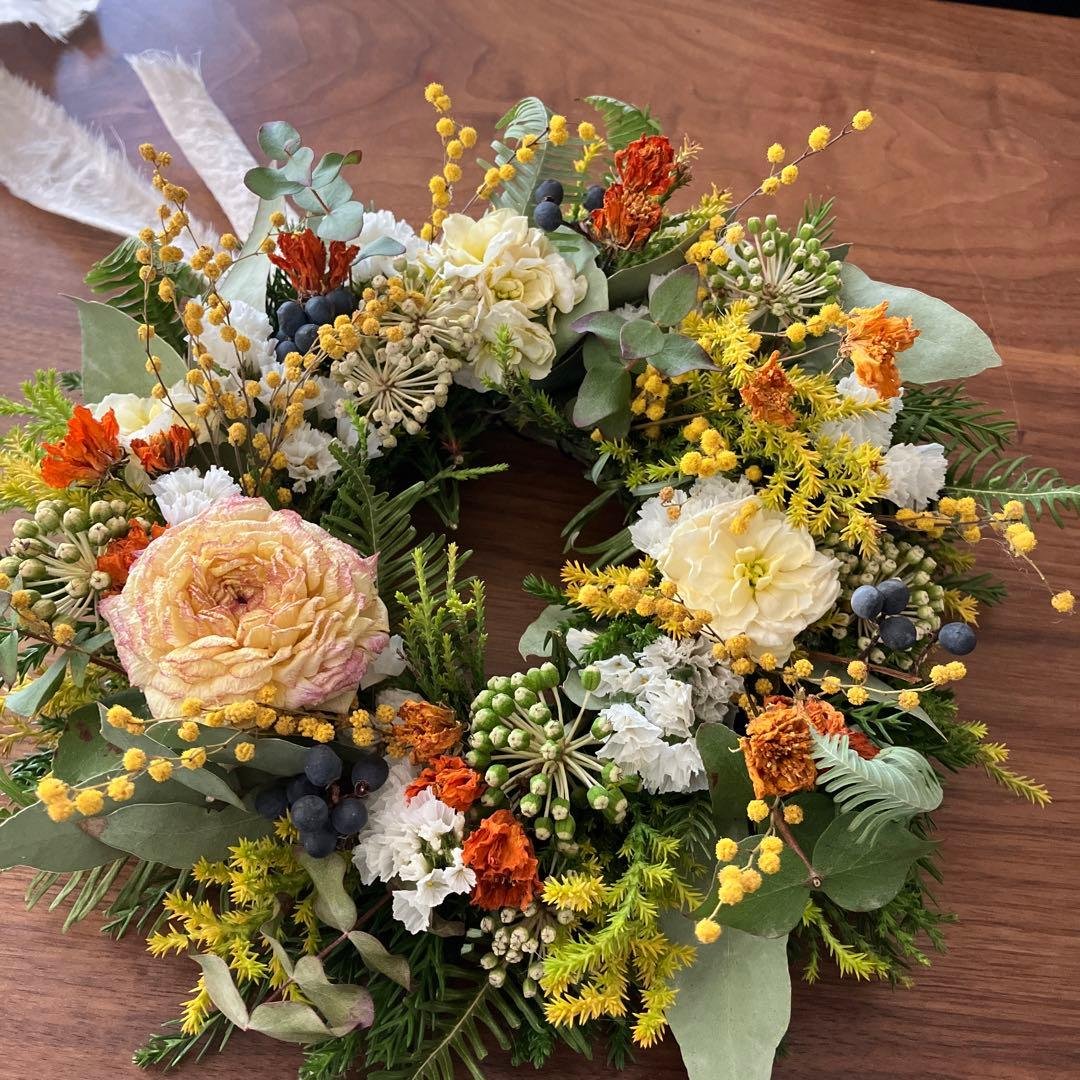 ミモザとラナンキュラスのリース　ストック　ミランドールミモザ　春　ユーカリ